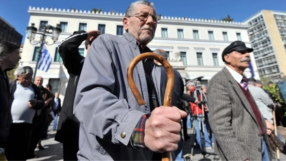 Συγκέντρωση διαμαρτυρίας συνταξιούχων στην πλατεία Κλαυθμώνος